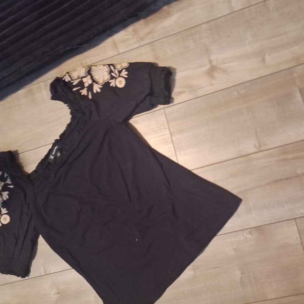 Embroiderd Top - Picture 4 of 9